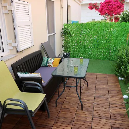 Holiday Home *
